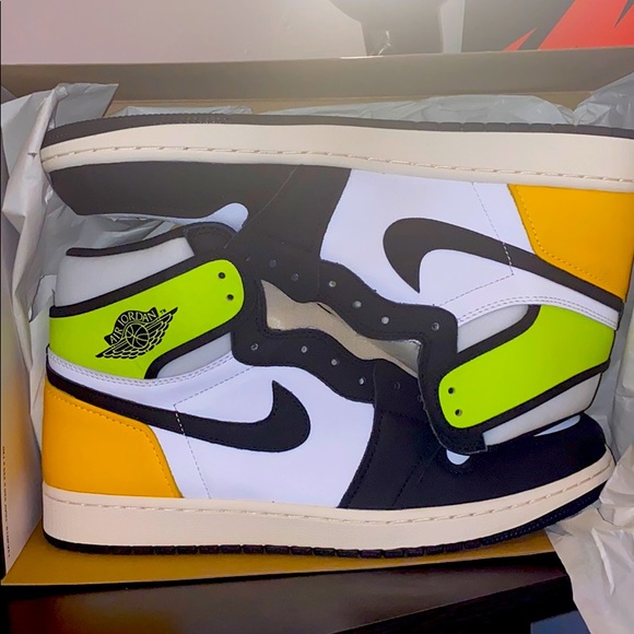 Jordan Other - Jordan’s High 1’s -Volt Gold